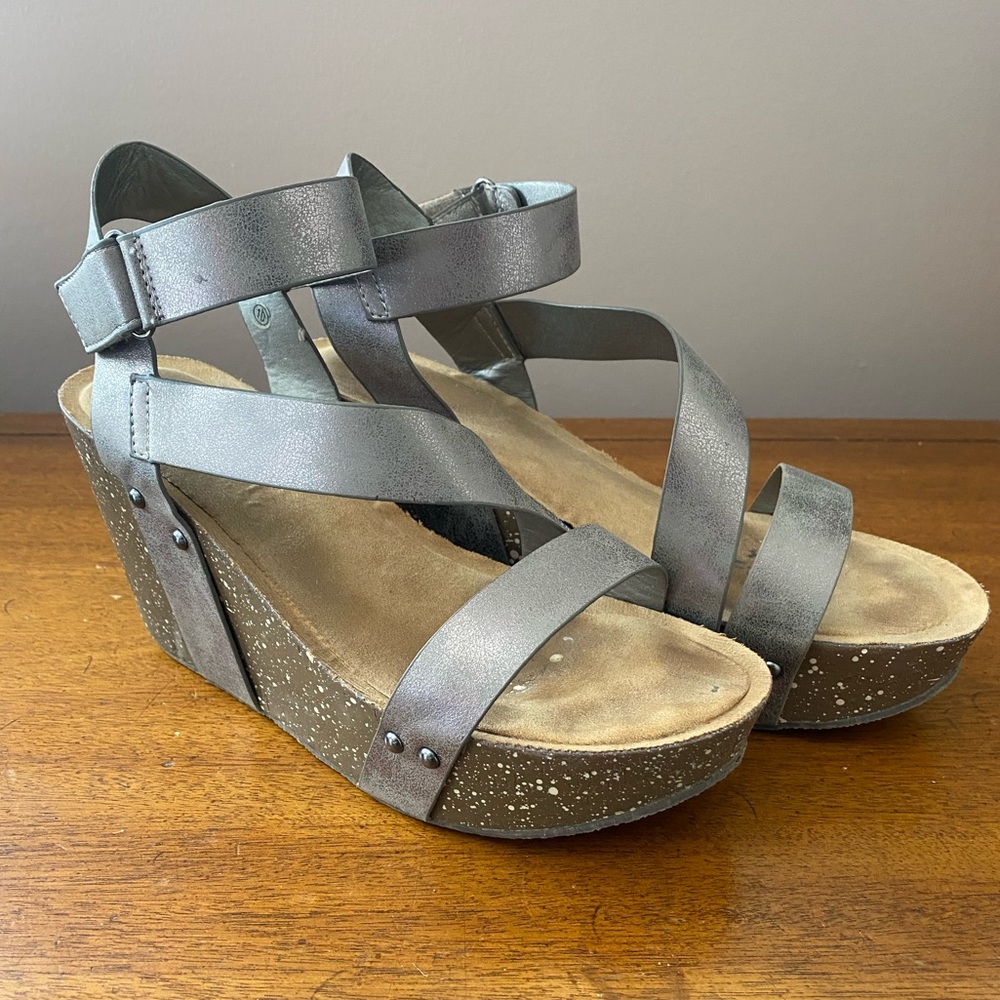 Chunky wedge sandals